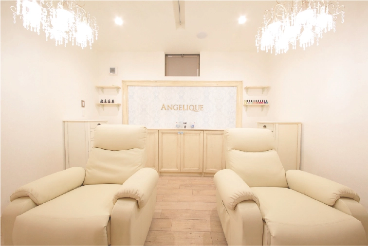 Angelique Eye iizuka